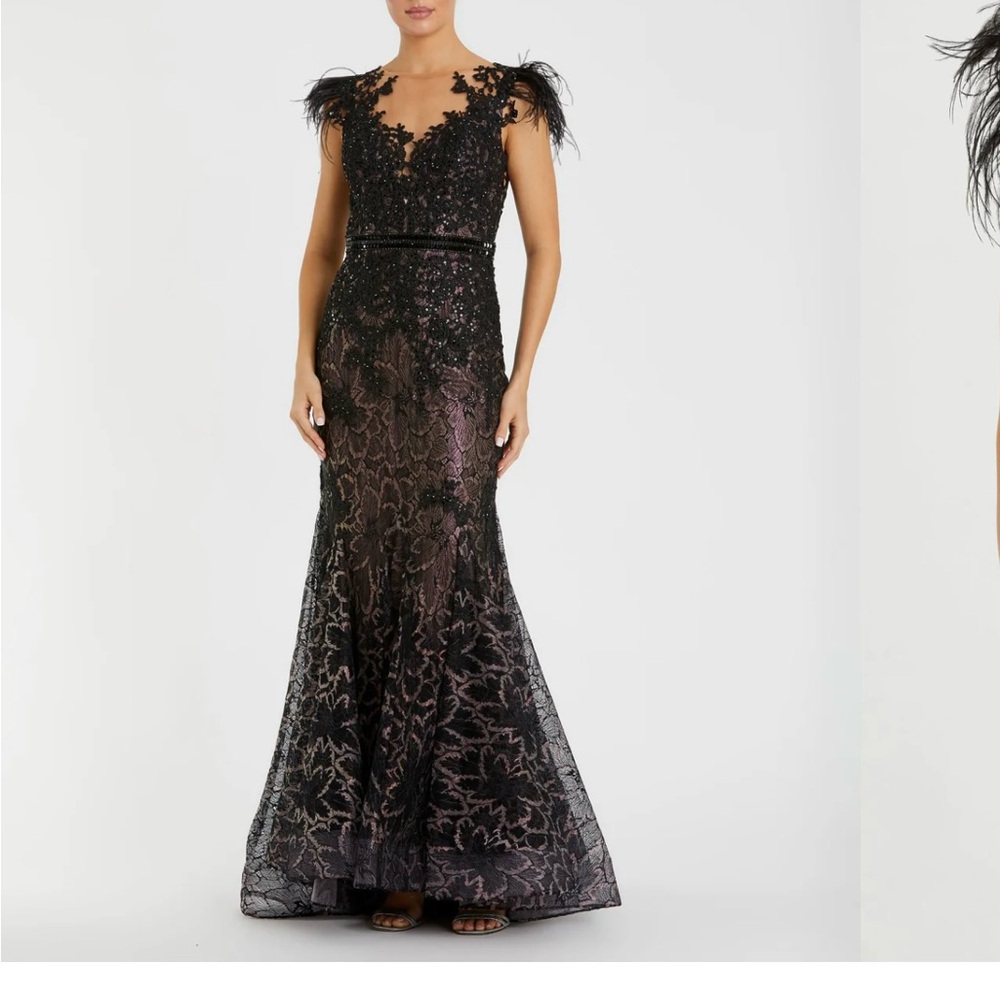 MAC DUGGAL
Black Embellished Feather Cap Sleeve Illusion Neck Trumpet Gown